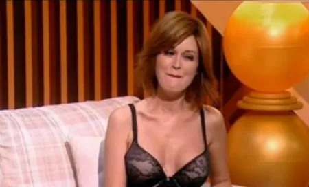 Анастасія Заворотнюк влаштувала стриптиз на ТБ (ВІДЕО)