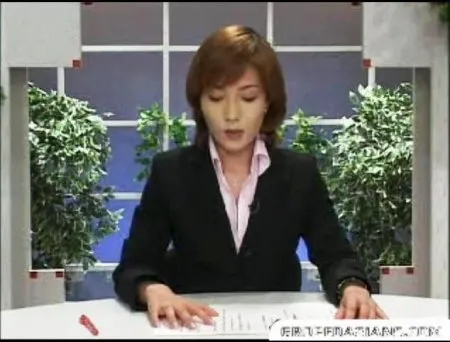 Телеведучій обличчя поливали спермою в прямому ефірі (ВІДЕО)