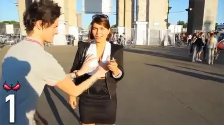 Тисяча пар вуличних цицьок на дотик (ВІДЕО)