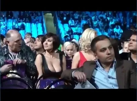 Надія Грановська у розкриваючому тітьки декольте (ВІДЕО)