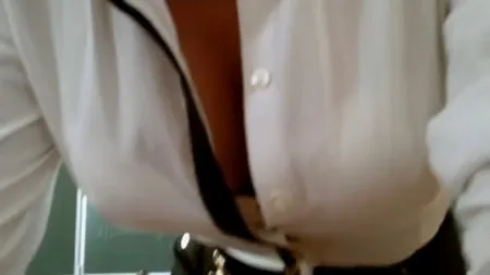 Конфуз цицьок вчительки молодших класів (ВІДЕО)