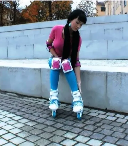 Дівчину на роликах віджарли в усі діри (HD ВІДЕО)