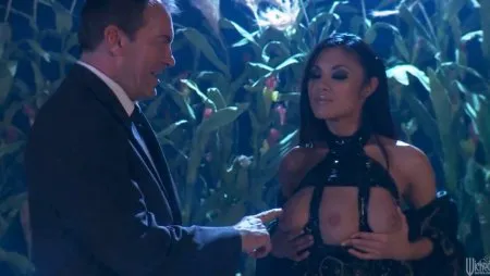 Азіатка з трьома сосками насаджується на член (HD ВІДЕО)