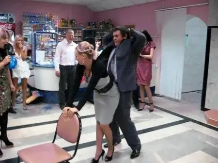 Веселе «трахання» на весіллі (ВІДЕО)