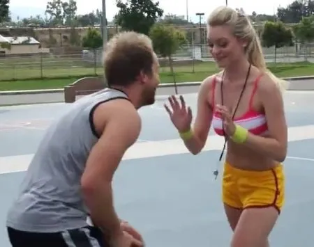 Збудився і трахнув пасербицю на спортмайданчику (HD ВІДЕО)