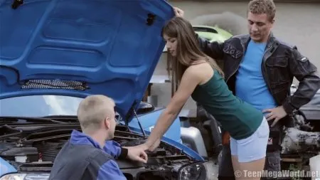 Слюсарі з СТО трахають струнку хазяйку авто (HD ВІДЕО)