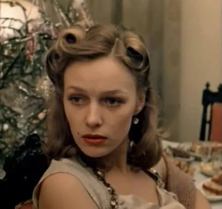 Мері Поппінс та її голі цицьки (ВІДЕО)