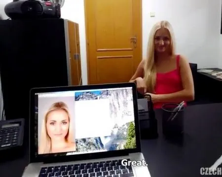 Смокче льодяник на кастингу порно (HD ВІДЕО)