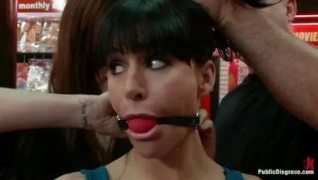 Тестуємо ділдо на дівчині не відходячи від каси (HD ВІДЕО)