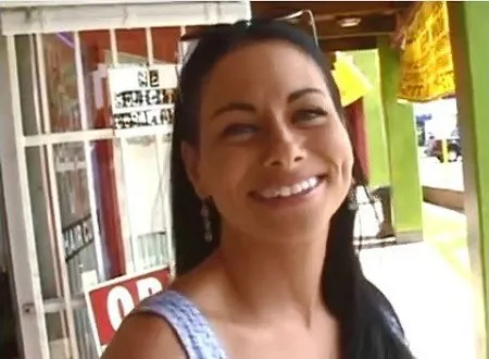 Натовп негрів порвав дупу приємній мілфі (ВІДЕО)