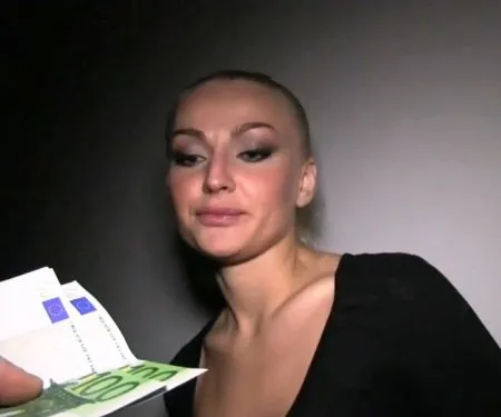 Випадковий заробіток дівчини у Чехії (HD ВІДЕО)