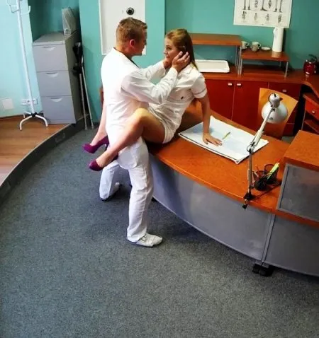 Втіха і секс дантиста на робочому місці (HD ВІДЕО)