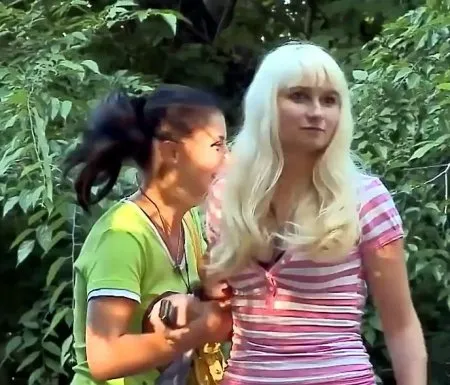 Публічний секс-розіграш в парку у алеї (ВІДЕО)