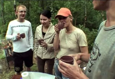 Хлопці нанизують на хуй дівчат на шашликах (ВІДЕО)