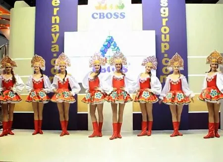 Запальний російський танець на виставці (ВІДЕО)