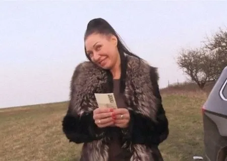 Вона трахається за гроші з ким доведеться (ВІДЕО)