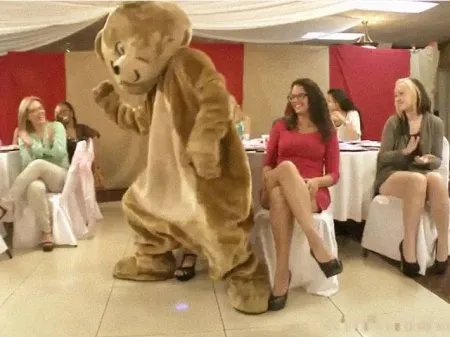 Закритий дівичник з аніматорами-стриптизерами (ВІДЕО)