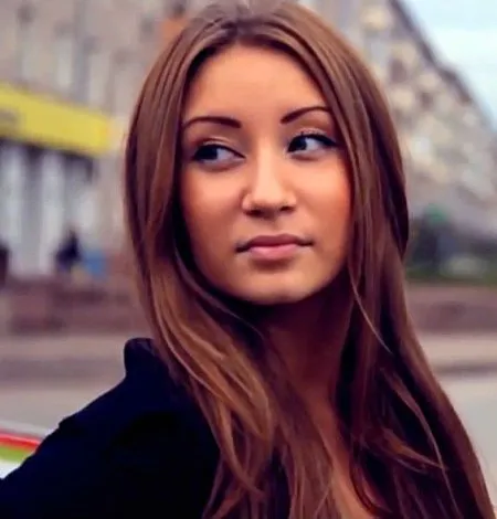 Дівчина танцює танець Go-Go (ВІДЕО)