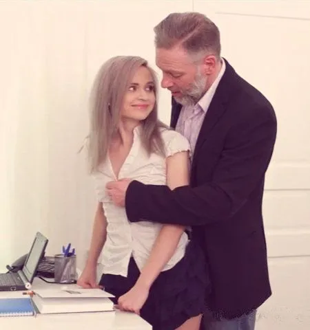 Кинув палицю студентці за прогули (ВІДЕО)