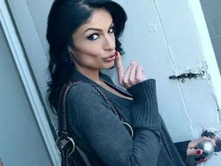 Перська шльондра віддає перевагу члену з дірки (ФОТО)