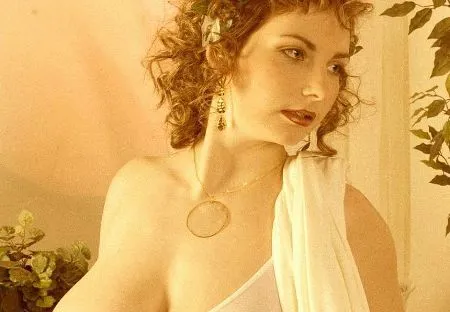 Антична богиня з величезними грудьми (ФОТО)