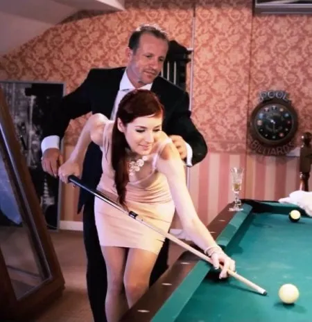 Секс на більярдному столі з дівчиною серця (HD ВІДЕО)