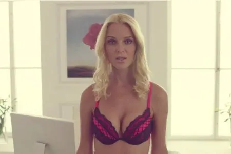 Відверті кадри з Білкою із серіалу «Фізрук» (ВІДЕО)