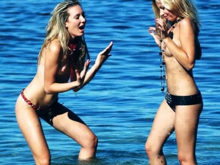 Кримські німфи на пляжі та причалі (ФОТО)