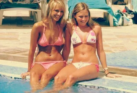 Добірка пляжних дівчат у бікіні (ФОТО)