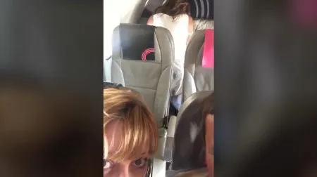 Пара трахалася на задньому сидінні пасажирського авіалайнеру (ВІДЕО)