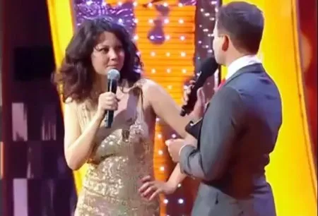 Надія Досмагамбетова пропонує інтим під час шоу «Хвилина слави» (ВІДЕО)