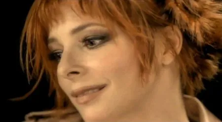 Чарівна Мілен Фармер роздяглася в кліпі догола (HD ВІДЕО)