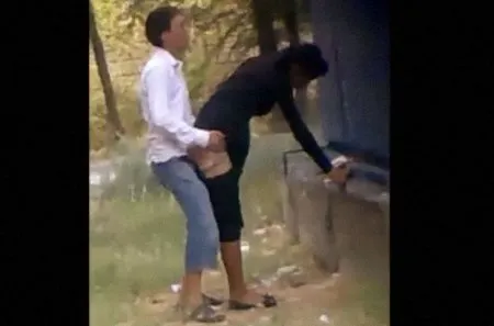 Підглянуте як казах нервово трахав подружку у підворітті (ВІДЕО)