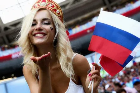 Найкрасивіша російська фанатка ЧС-2018 в еротичному шоу (HD ВІДЕО)