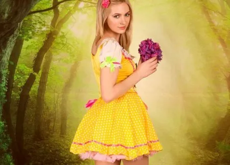 Сексуальна очаровашка в гетрах повністю роздяглася (ФОТО)