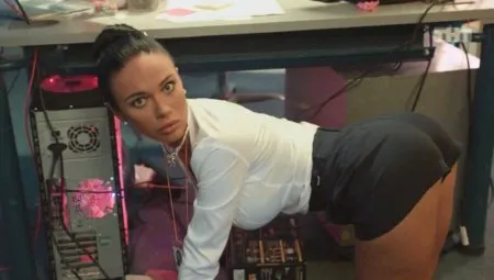 Найбільш пікантні і сексуальні сцени кіно з Яною Кошкіною (ВІДЕО)