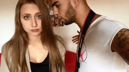 Жартівливо еротичний кліп «Чуєш ти чого така одягнена?» (ВІДЕО)