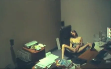 Мастурбація і прихована камера в кабінеті начальника (ВІДЕО)