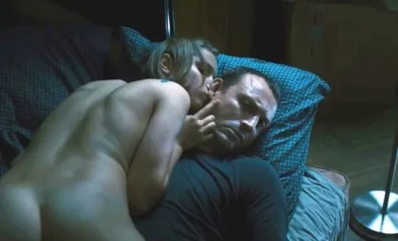 Гола Дарина Мельникова у постільній сцені «Сталевого метелика» (HD ВІДЕО)