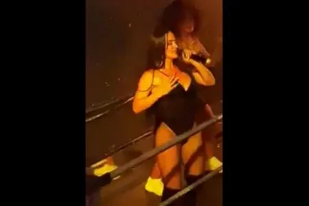 Порвалися труси - конфуз танцівниці на сцені (ВІДЕО)