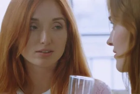 Руда дружина запросила подругу для сексу ЖЧЖ (ВІДЕО)