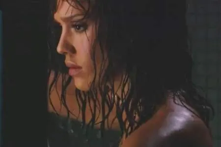 Джесіка Альба гола в душовій (ВІДЕО)