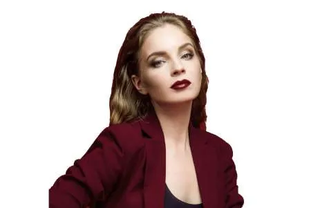 Олеся Медведєва оголеною купається в озері (ВІДЕО)