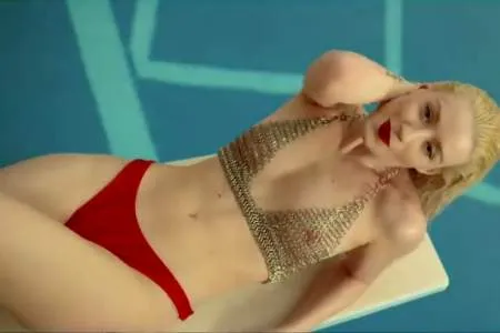 Іггі Азалія з голими грудьми в кліпі "Change Your Life" (HD ВІДЕО)