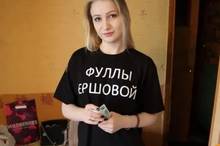 Підкрався до сестри щоб трахнути на телефон (ВІДЕО)