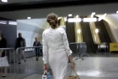 Спалили в метро жінку без трусів (ВІДЕО)