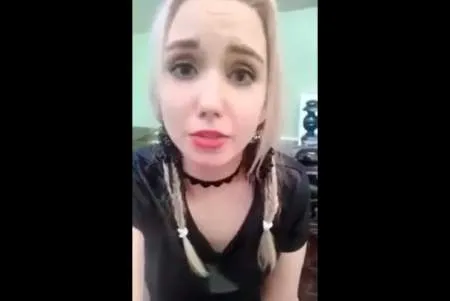 Прислала повідомлення із зрадою своєму хлопцеві (ВІДЕО)