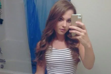 Гарячі селфі першокурсниці потрапили в мережу (ФОТО)