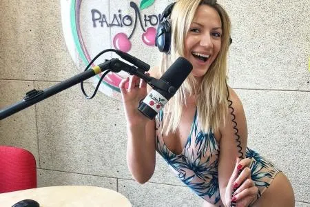 Леся Нікітюк гарячі знімки попи та ніжок у купальнику (ФОТО)