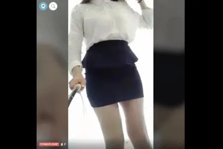 Після школи в під'їзді мастурбує у перископі (ВІДЕО)